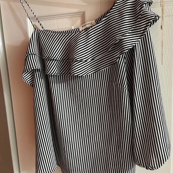 Off Shoulder pinstripe blouse 1 cold shoulder Black White Stripes - Picture 2 of 3
